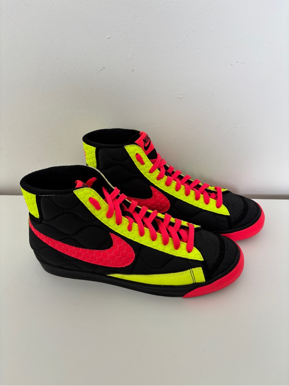 Nike Men’s US 11 High Top Sneakers Black Neon Yellow Hot Pink